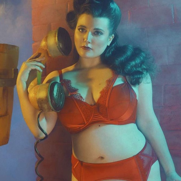 Zoya Curve Fishnet and Lace Plunge Bra - Picture 1 of 5